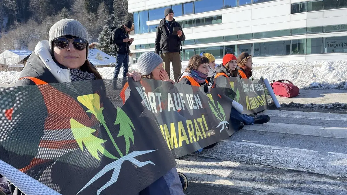 Die „Letzte Generation“ blockierte die Zufahrt zum Hahnenkammrennen