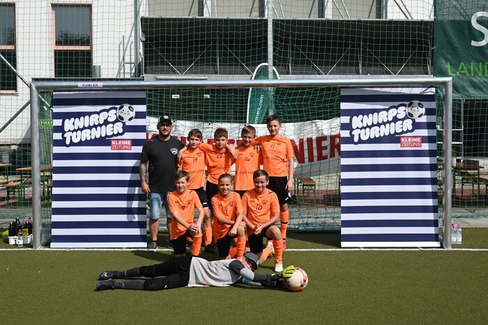 Die Mannschaft von Almenland: Uwe Pirstinger, Alex Niederl, Dominik Wurm, Dominik Mudri, Leonhard Lankmaier (h.v.l.). Julian Schweiger, Henrik Galaun, Kevin Pirstinger (m.v.l.). Gregor Spreithofer (v.)