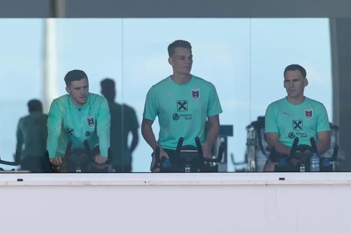 PAPHOS,CYPRUS,11.NOV.25 - SOCCER - OEFB, Oesterreichischer Fussball-Bund, training camp, training. Image shows Christoph Baumgartner, Philipp Lienhart and Nikolaus Wurmbrand (AUT). Photo: GEPA pictures/ Armin Rauthner