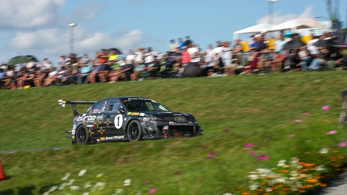 Reinhold Taus in seinem Subaru P4 Turbo