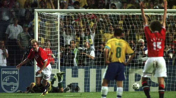 Einer der größten Momente der norwegischen Fußballgeschichte: Kjetil Rekdal schoss die Skandinavier bei der WM 1998 zum 2:1 gegen Brasilien und damit in die K.o.-Phase