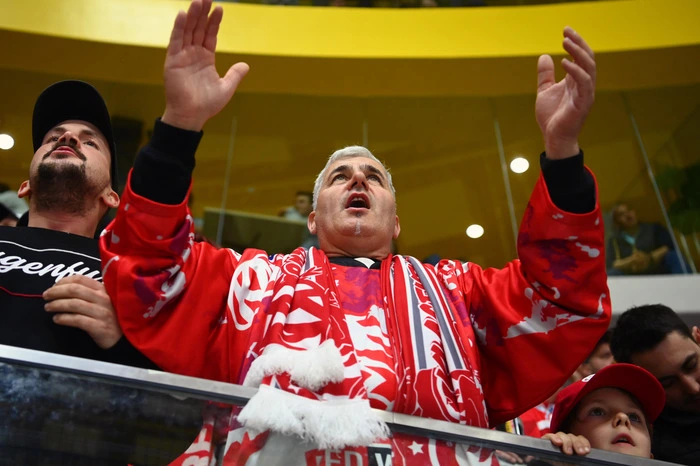 fans   ( ec- kac gegen HC PUSTERTAL WÖLFE ) ice hockey saison 2023/2024, eishockey österreich, playoffs, spiel 2, halbfinale