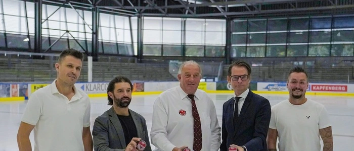 Spielertrainer Kris Reinthaler, Dominique Heinrich, Franz Gärtner, Bürgermeister Matthäus Bachernegg und Keeper Oliver Zirngast
