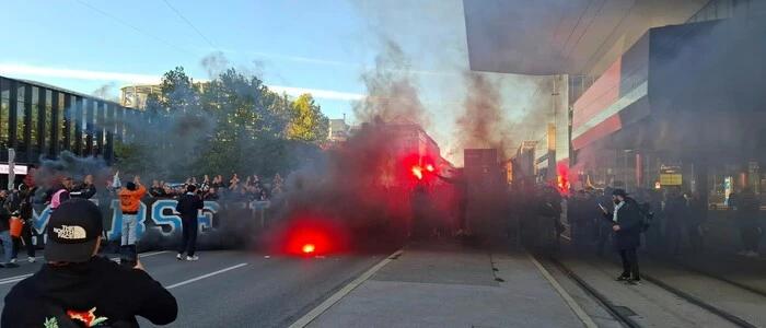 Marseille-Fans mit Pyrotechnik