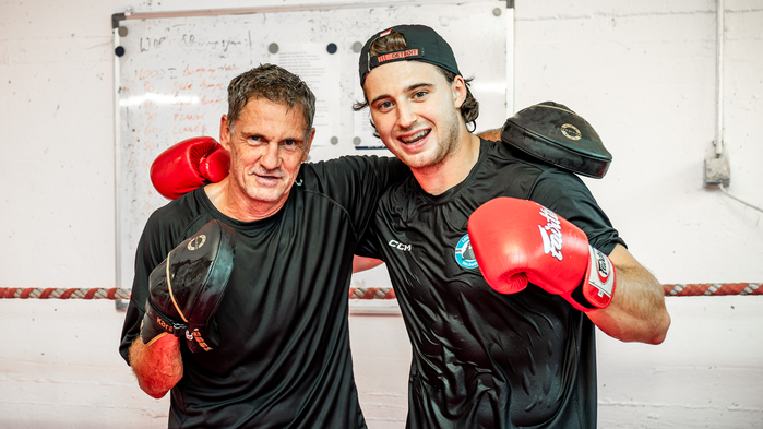 Marco Kasper beim Kickboxtraining mit Bernie Sussitz