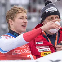 Marco Odermatt mit Kurt Kothbauer in Kitzbühel im Jahr 2022 