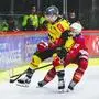 KLAGENFURT,AUSTRIA,02.MAR.25 - ICE HOCKEY - ICE Hockey League, play off quarterfinal, Klagenfurter AC vs HC Pustertal. Image shows Tyler Coulter (Pustertal) and David Maier (KAC). Photo: GEPA pictures/ Daniel Goetzhaber