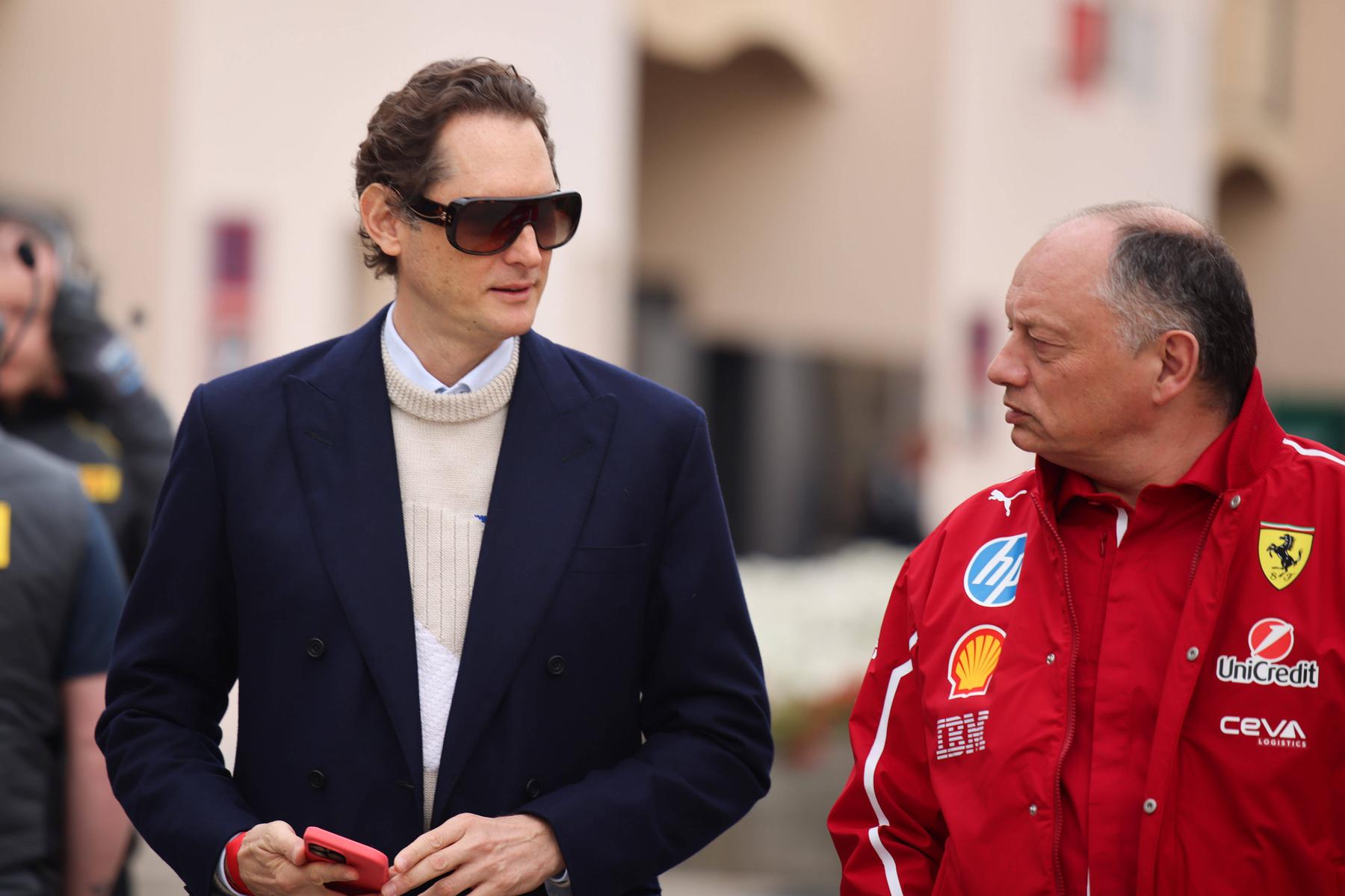 Ferrari-Boss John Elkann attackiert Fahrer: „Mehr fahren und weniger reden“