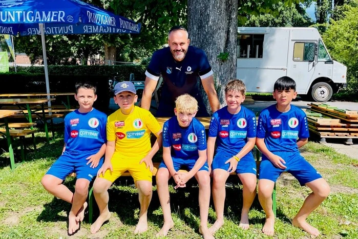 Das Team Italien: Amil Muslioski, Lucu Radmowic, Lukas Wösle, Turik Jukij, Mirac Kara, Trainer Ardian Praski. (v.l.)