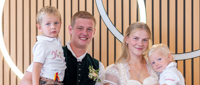 Patrick Ropatsch mit seiner Beate und den Kindern Christopher (3) und Raphael (1) 