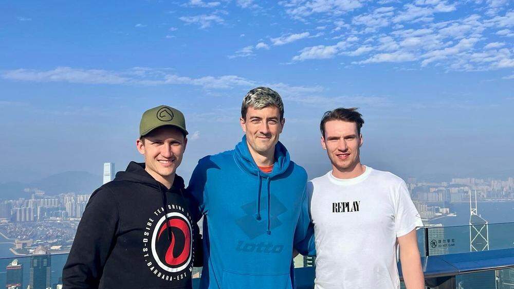 Steve Rettl, Sebastian Ofner und Stefan Trost (von links) über den Dächern von Hongkong