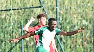 Fussball, 2024 -09-07; 1 KL C; Glanegg rot - Moosburg grün/weiss
im  Bild:  Glanegg Fabian Gruntnig - Mossburg Chigbogu Onuh 
PhotoCredit: Hermann Sobe