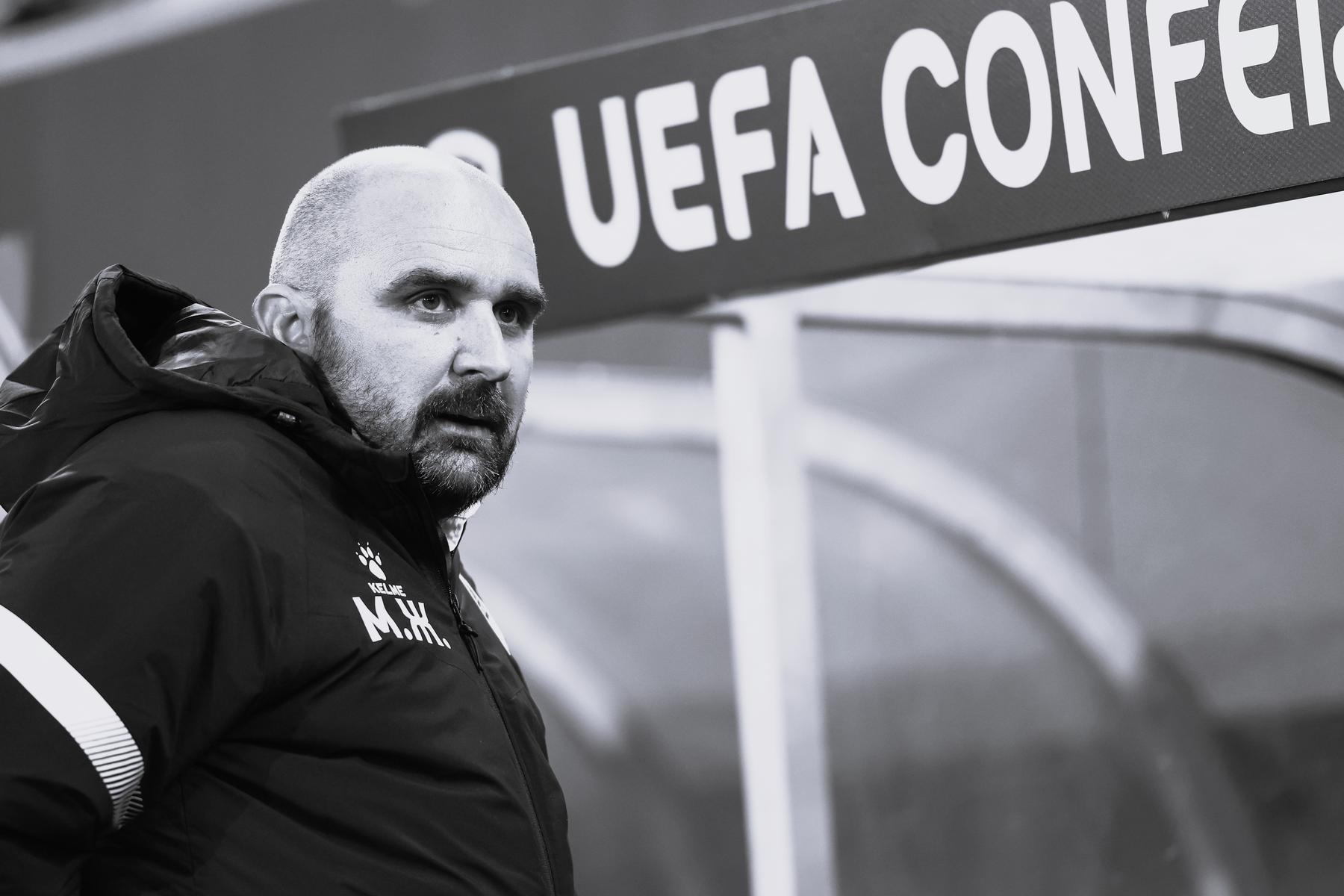 Fußball: Trainer in Serbien bricht während Spiel zusammen und stirbt