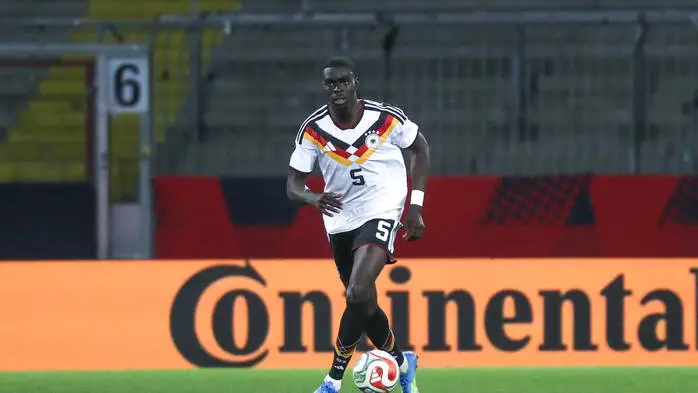 Joshua Quarshie verstärkt die Abwehr des SK Sturm