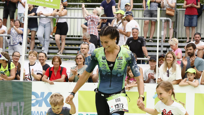 Lisa Watschinger mit ihren Kindern Sophia und Samuel