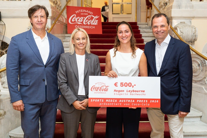 Schuen, Sportstaatssekretärin Michaela Schmidt, Gewinnerin Megan Leybourne und Bodzenta