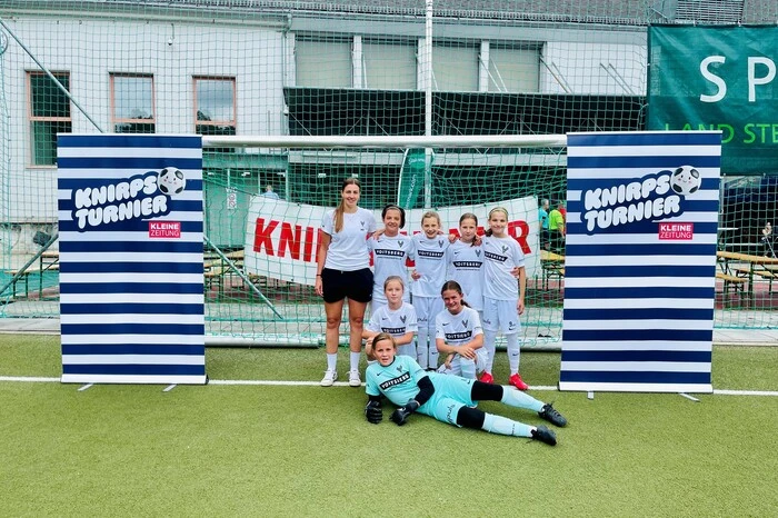 ASK Voitsberg: Michaela Traussnigg, Jolina Formeier, Mia Seewald, Lea Martinelli, Selina Pfuis (h.v.l.). Jana Egger, Julia Reinprecht (m.v.l.). Anna-Lena Kreuzer (v.).