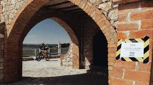 Christoph Strasser bei einem Checkpoint 