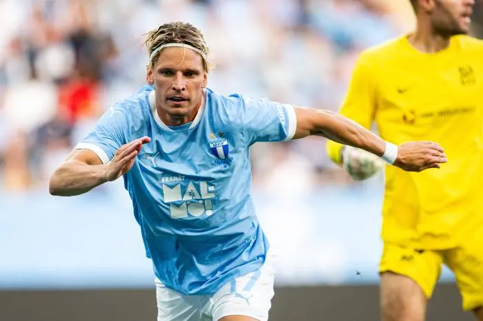 Malmo FF v RFS, UEFA Champions League qualification, Malmoe, Sweden Malmo, Sweden. 30th, July 2025. Jens Stryger Larsen 17 of Malmo FF seen during the UEFA Champions League qualification match between Malmo FF and RFS 1999 at Eleda Stadion in Malmo. Sweden, Malmö PUBLICATIONxNOTxINxDENxNORxFINxBEL Copyright: xGonzalesxPhoto/TobiasxJorgensenx