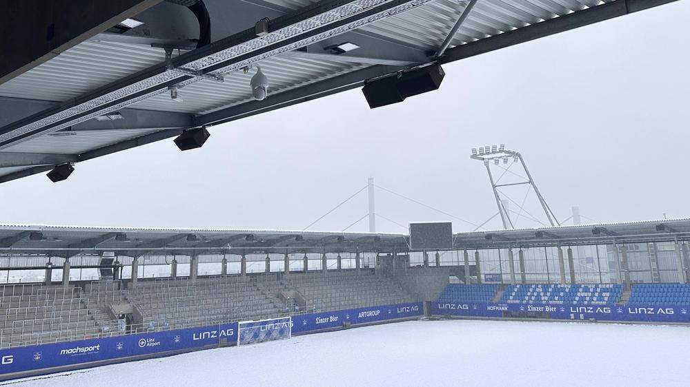 Derzeit sieht es im Stadion in Linz ziemlich weiß aus