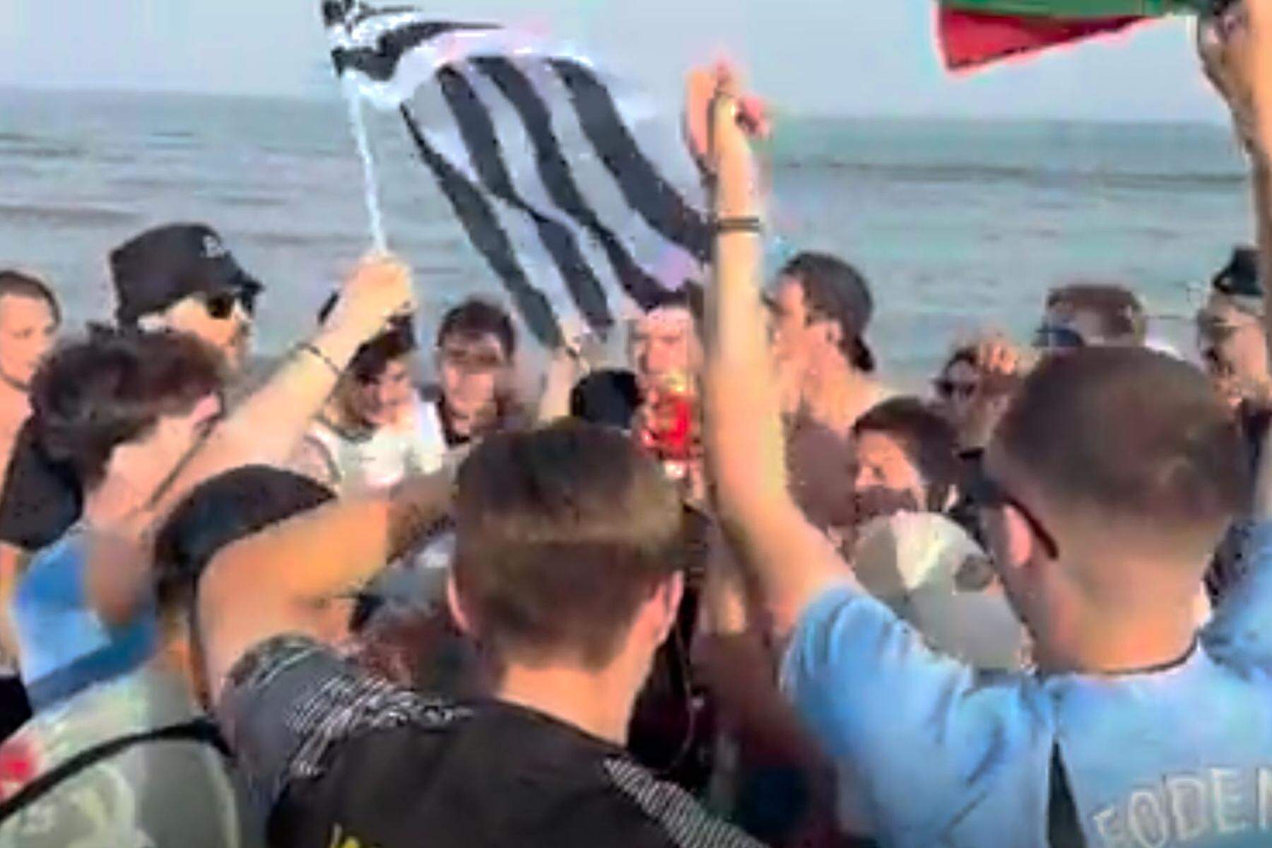 „Oh, wie ist das schön!“: Im Video: Sturm-Fans feiern in Lignano den Meistertitel