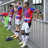 Axel Kayombo (rechts) soll kommende Saison für Sturms Tore sorgen