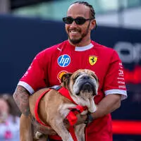 Lewis Hamilton mit Hund Roscoe im Vorjahr