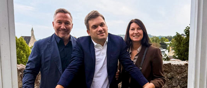 Manfred Schmid mit seinem Sohn Patrick und seiner Frau Petra