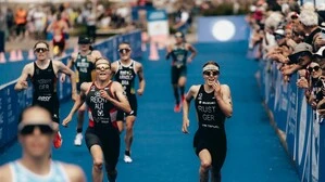 Carina Reicht beim Zieleinlauf von Quiberon 