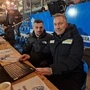 Jürgen Heil und Manfred Schmid auf der Tribüne