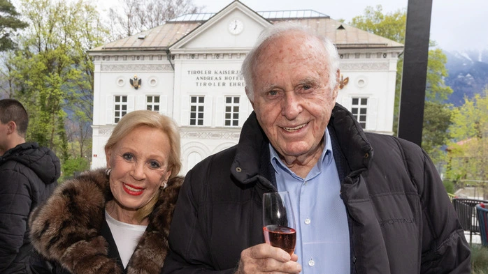 Michael Kuhn, hier mit seiner Frau Helga, prägte über Jahrzehnte die Sportberichterstattung des Landes 