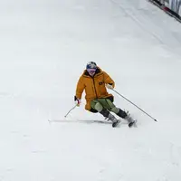 Ja, er ist es: Marcel Hirscher durfte sich nach neun Monaten wieder einmal die Skischuhe anziehen