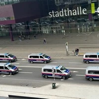 Ein massives Polizeiaufgebot wird die Fußball-Fans begleiten