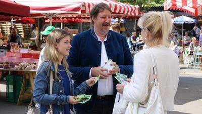 Grüner Einsatz am Kaiser-Josef-Platz in Graz: Thomas Waitz (mit Anna Binder) biegt in die Wahlkampf-Zielgerade 