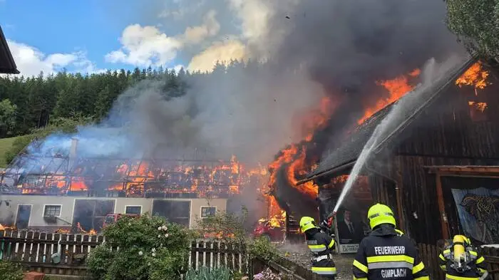 Zwei Gebäude standen in Trofaiach in Vollbrand