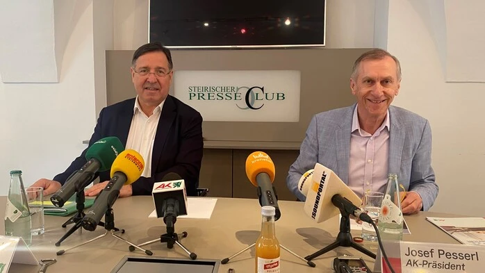 AK-Direktor Johann Scheuch und AK-Präsident Josef Pesserl (r.): 2764 Klagen wegen Pensionen und Pflegegeld
