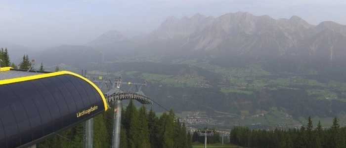 Getrübter Blick am Freitagvormittag von der Planai hinab ins Ennstal: Grund dafür ist der Saharastaub
