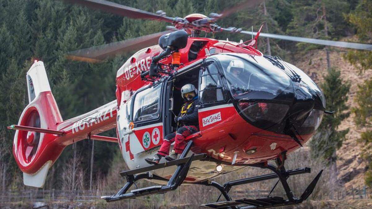 Nachtflugtauglicher Hubschrauber RK1 mit nachttauglicher Seilwinde