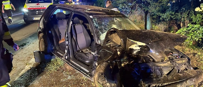 Das Fahrzeug wurde bei dem Unfall vollkommen zerstört