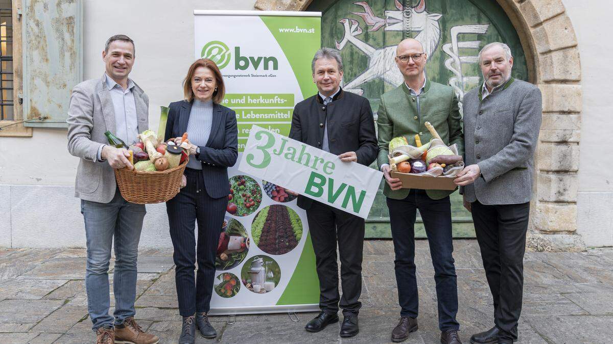 BVN-Obmann Markus Hillebrand, Landesrätin Simone Schmiedtbauer, Landwirtschaftskammerpräsident Franz Titschenbacher, BVN-Geschäftsführer Markus Weyer, BVN-Aufsichtsratsvorsitzender Karl Obenaus