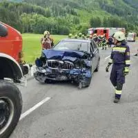 Ein Oldtimer krachte bei einem Überholmanöver gegen einen Pkw