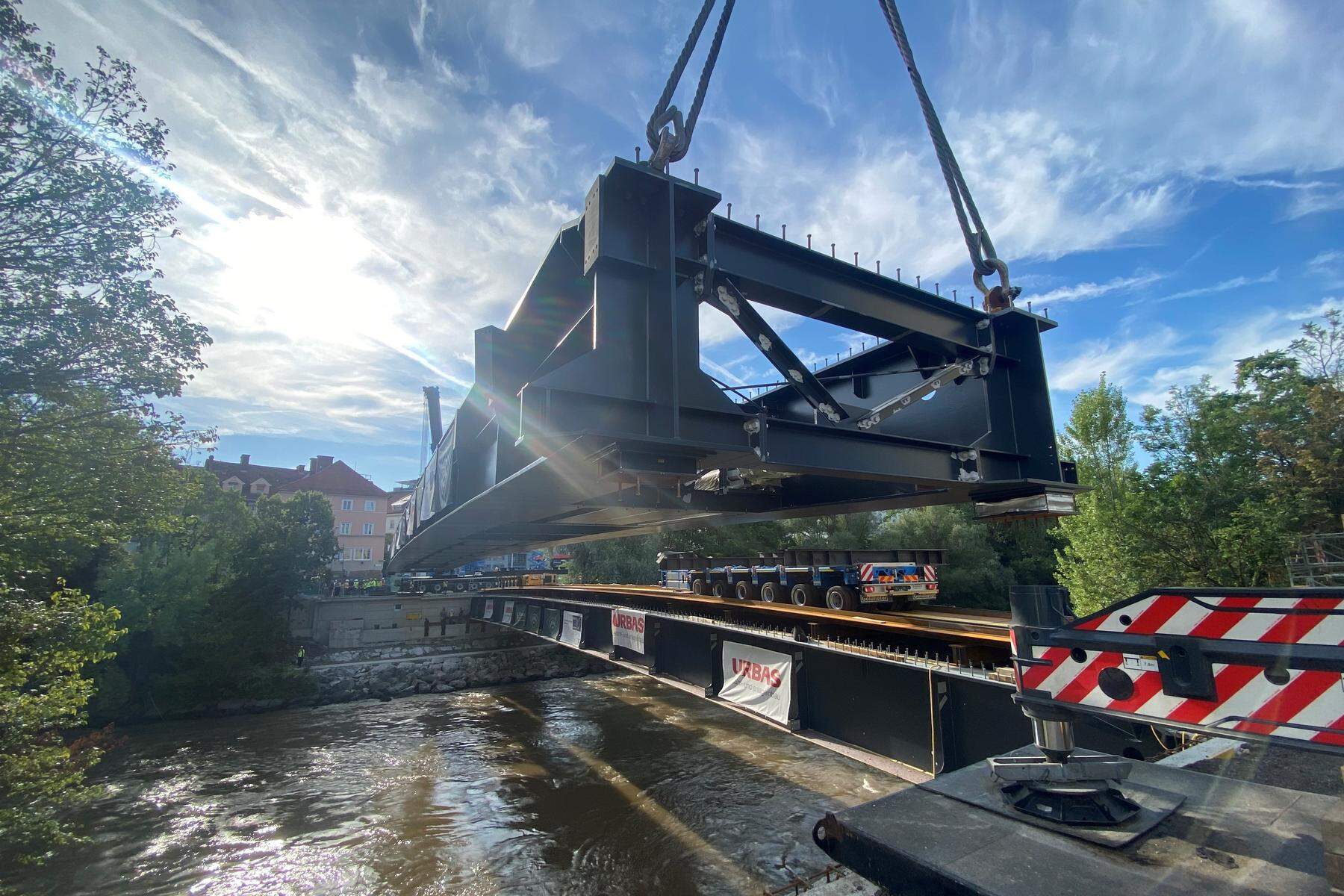Grazer Tegetthoffbrücke: 320-Tonnen-Brückenteil eingehoben: Wie es auf der Baustelle weitergeht