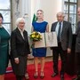 Vize-LH Manuela Khom, Krainer-Tochter Dorothea Jaufer und Preisträgerin, Psychologin Corinna Perchtold-Stefan mit Gerald Schöpfer und  Landtagspräsidenten Gerald Deutschmann bei der Verleihung im März  