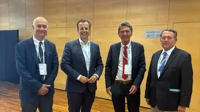 Gesundheitslandesrat Karlheinz Kornhäusl (2. v. l.) mit Kongresspräsident Karl Tamussino (Uniklinik Graz), ÖGGG-Präsident Thorsten Fischer und Thomas Fiedler in Salzburg
