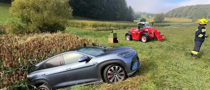 Das Auto war in einem Acker gelandet
