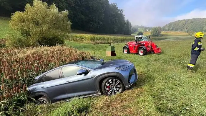 Das Auto war in einem Acker gelandet