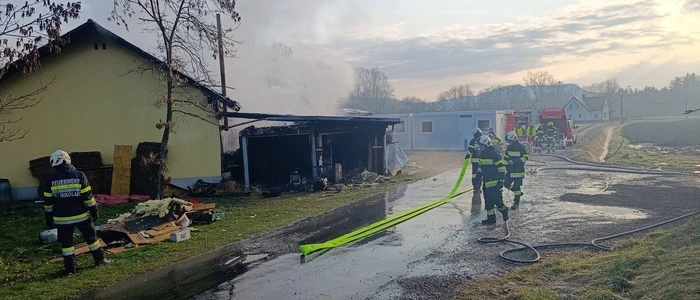 Die Feuerwehren St. Nikolai im Sausal, Schönberg und Hengsberg rückten mit insgesamt 40 Kräften zum Brandeinsatz aus