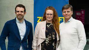 Veit Dengler mit Fiona Fiedler (Abgeordnete zum Nationalrat) und Lukas Hosemann (von rechts)