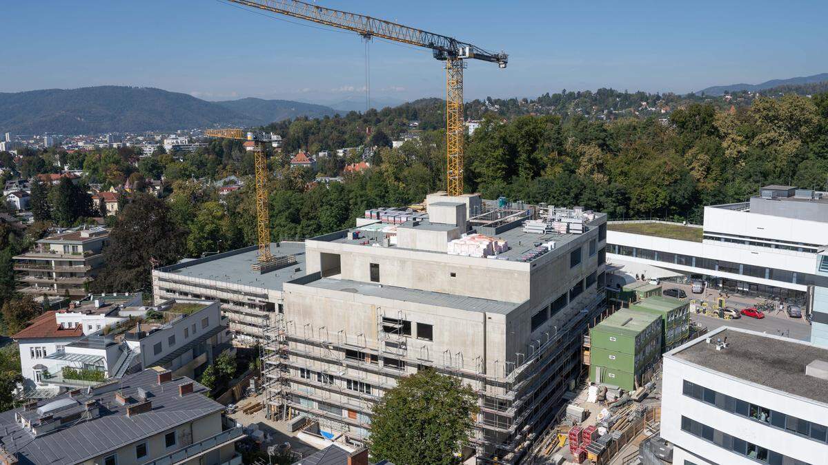 Der Rohbau der neuen Uniklinik für Radiologie am LKH Graz steht 