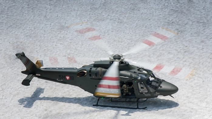 36 Stück des leichten Mehrzweckhubschaubers aus Italien wurden bestellt, elf fliegen bereits für das Bundesheer, die weiteren verspäten sich. Kosten: rund 880 Millionen Euro.